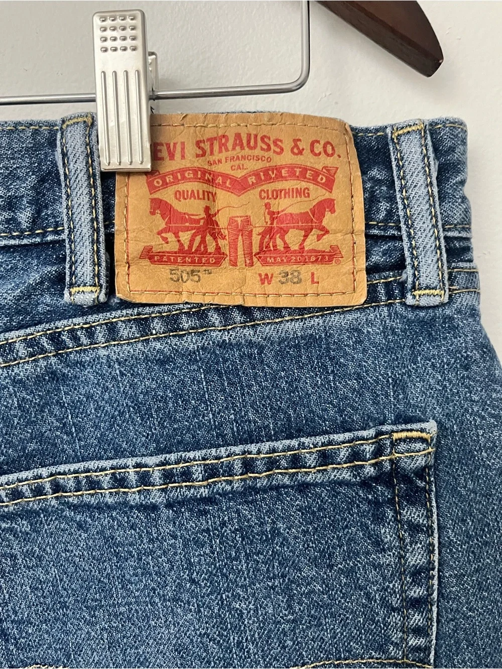 Levi's 505 Regular Fit Denim Shorts Jorts Medium Wash Men’s Size 38